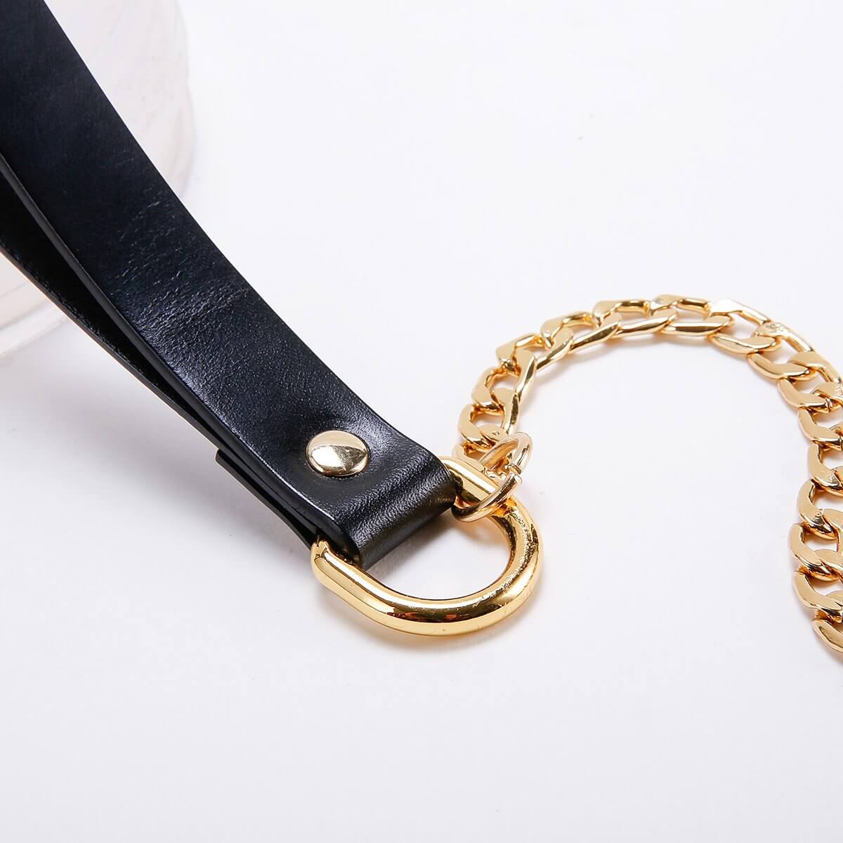 Close-up of UPKO luxury chain leash with Italian leather handle and gold zinc alloy clip, showcasing premium craftsmanship.