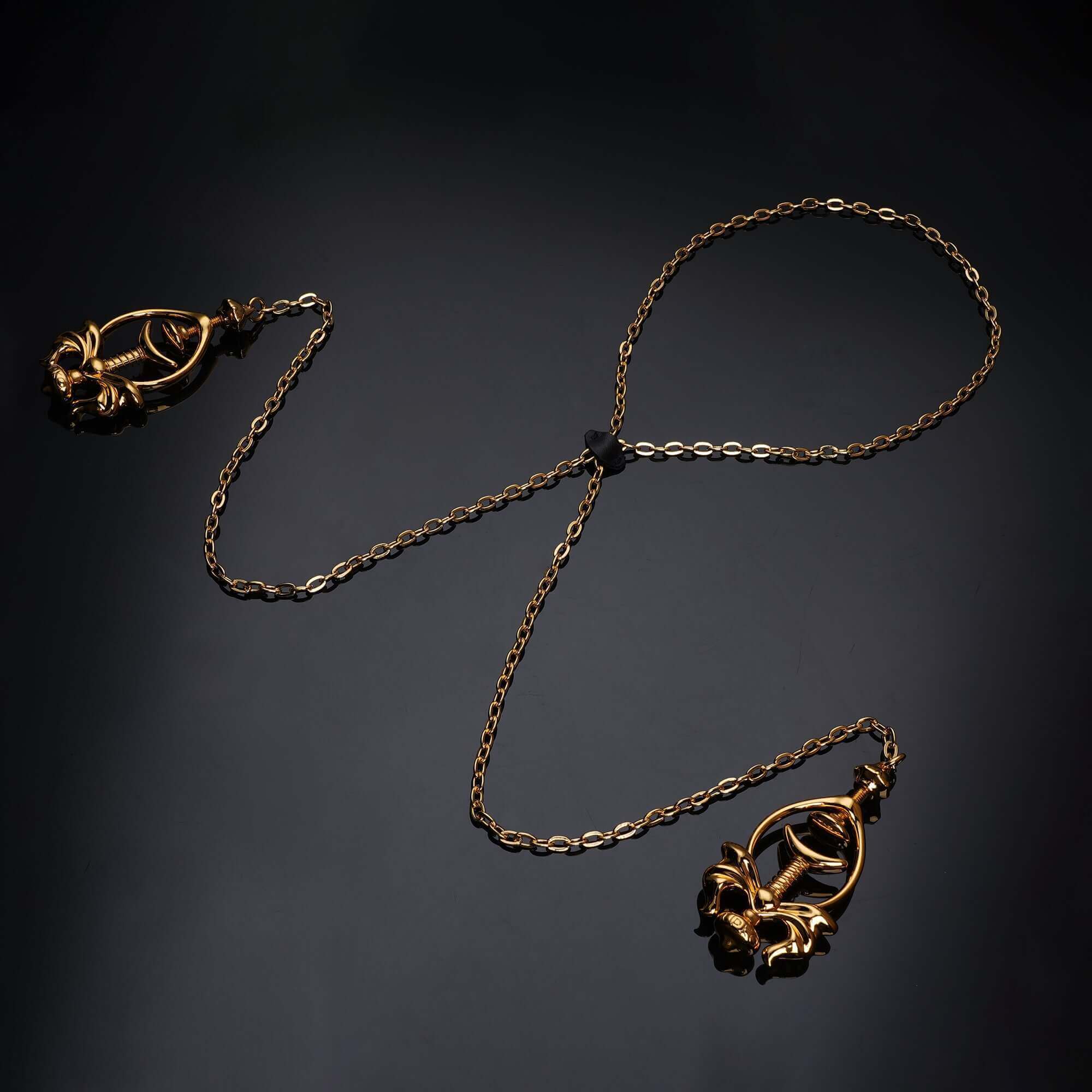 Pulling Chain Nipple Clamps made of zinc alloy and copper, featuring a decorative chain and elegant design for adjustable comfort.
